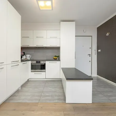 Near Metro Swietokrzyska By Renters * 华沙